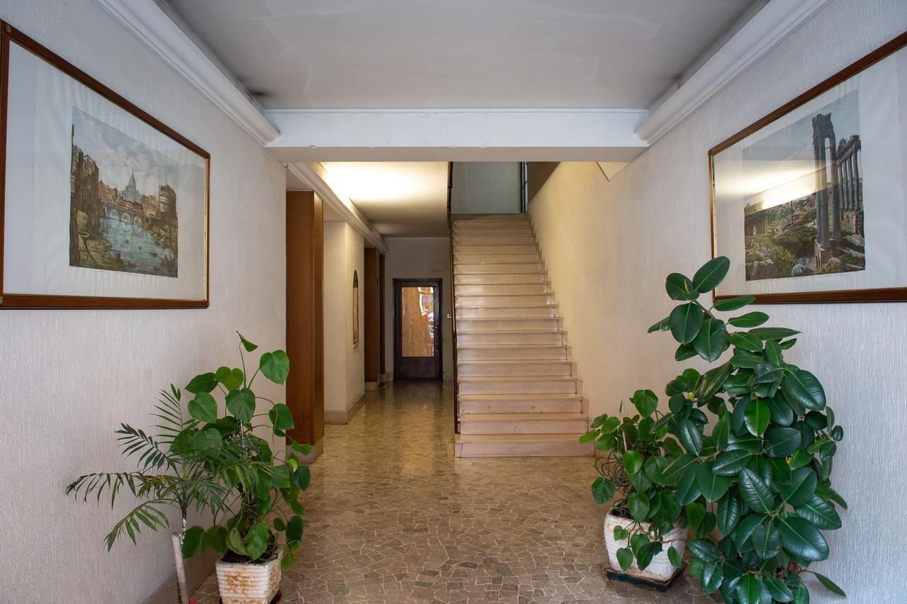 Апартаменты House Bonifacio Рим Экстерьер фото